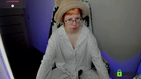 Melissa online show from December 4, 9:03 pm