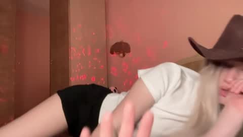 cutebutnyet online show from April 15, 10:07 am