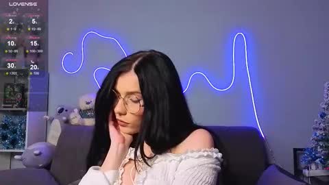 mellhyees online show from January 5, 5:27 pm