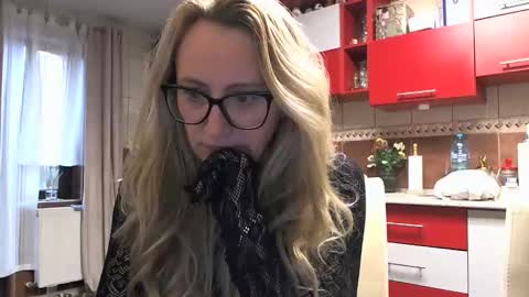 Snapshot of melly_rosey chatting on October 27, 7:08 am Melly online show from October 27, 7:08 am