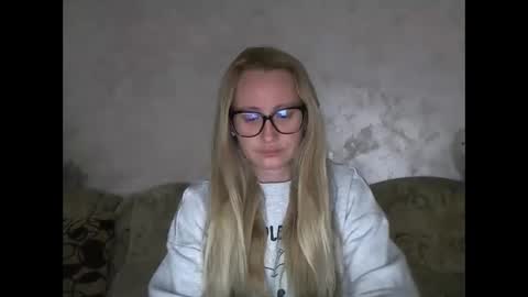 Snapshot of melly_rosey chatting on October 7, 6:53 am Melly online show from October 7, 6:53 am