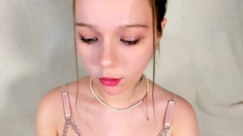 MelMooon online show from February 8, 8:34 pm