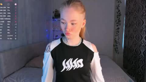 melodievejar online show from April 24, 4:25 am