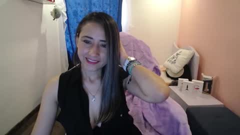 Snapshot of melody_sofia1 chatting on December 13, 4:05 pm Melody online show from December 13, 4:05 pm