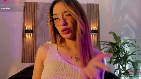 melodylanee online show from April 9, 11:05 am