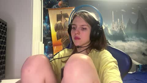 Hi Im Aria 18 years old online show from March 1, 4:44 pm