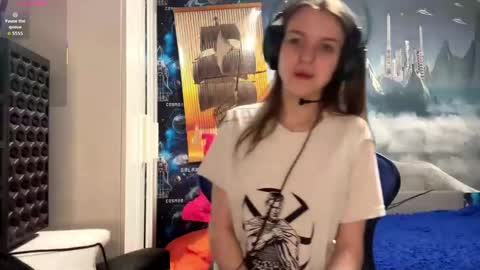 Hi Im Aria 18 years old online show from April 23, 12:51 pm