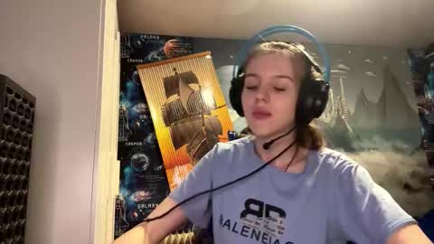 Hi Im Aria 18 years old online show from January 8, 3:29 pm