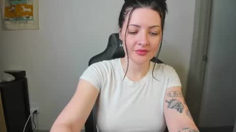 Melrose Strip online show from January 29, 12:01 am