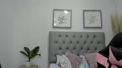 merida06 online show from December 16, 2:41 am