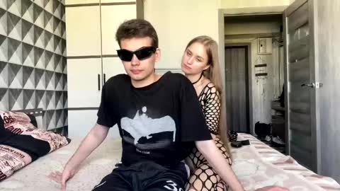 Johnny and Hailey online show from April 28, 1:36 am