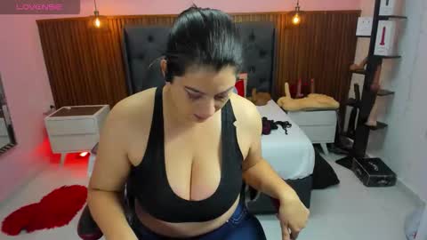 meylagia online show from December 2, 2:54 am