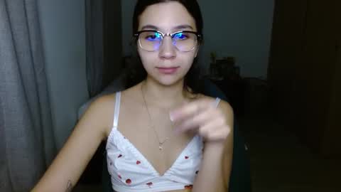 Mia online show from November 21, 5:05 am