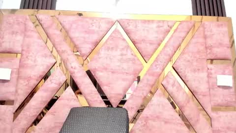 Mia online show from March 3, 11:39 am