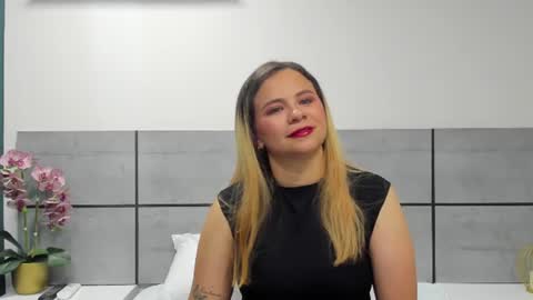 mia_amber_ online show from July 26, 3:26 am