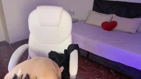 mia online show from February 8, 6:06 am