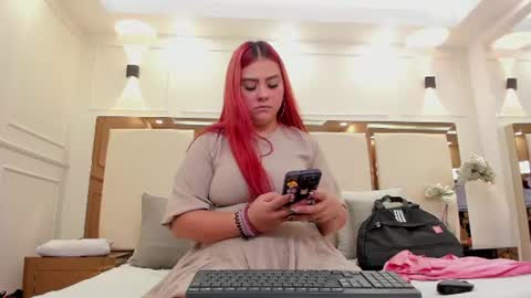 Mia online show from June 17, 4:34 pm