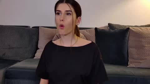 Freya Allen online show from March 16, 12:58 am