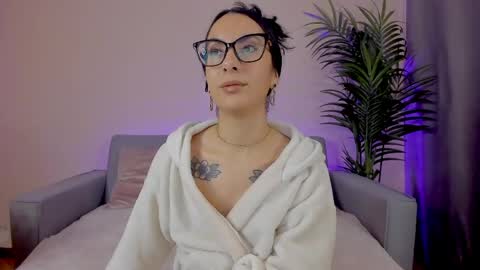 Sarah Luna online show from April 23, 1:02 pm
