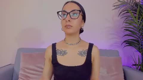 Sarah Luna online show from July 1, 12:25 pm