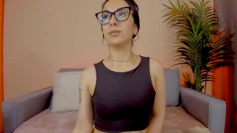 Sarah Luna online show from May 6, 9:43 pm