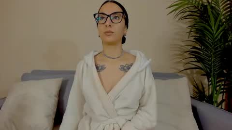 Sarah Luna online show from May 10, 12:55 pm