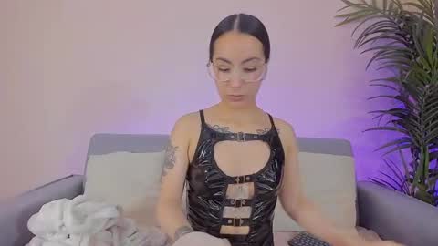 Sarah Luna online show from June 23, 1:50 pm