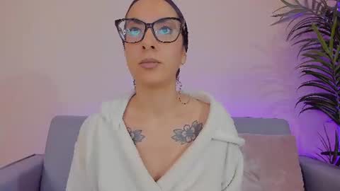 Sarah Luna online show from July 2, 12:21 pm