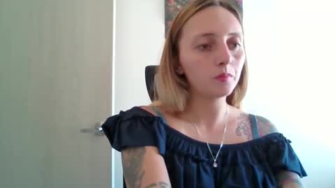 mia_dca online show from December 19, 3:29 pm