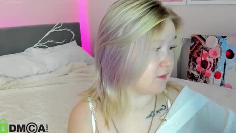 Mia online show from October 12, 2:26 am