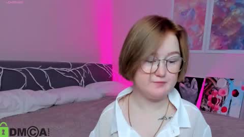 Mia online show from October 21, 3:00 am