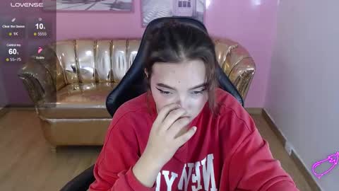 Mia online show from November 26, 3:31 pm