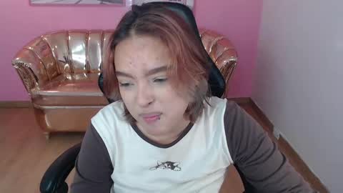 Snapshot of mia_foster_t chatting on October 22, 1:35 pm Mia online show from October 22, 1:35 pm