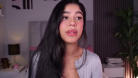 Mia  online show from March 25, 1:29 pm