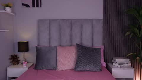 Mia  online show from March 29, 1:13 pm