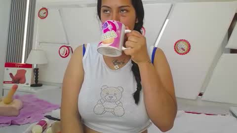 mia_garcia28 online show from December 22, 7:20 pm