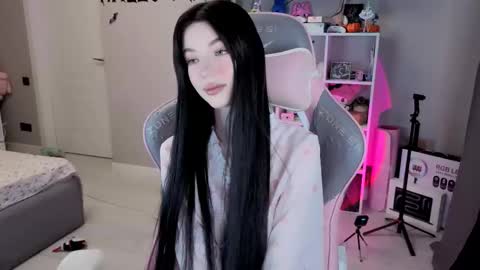 MIA HELP ME REACH 100 LIKES online show from November 17, 3:14 pm