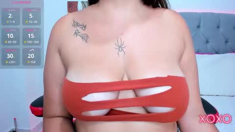 Mia online show from October 1, 9:02 pm