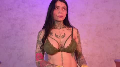 mia_hill1_ online show from July 24, 8:50 pm