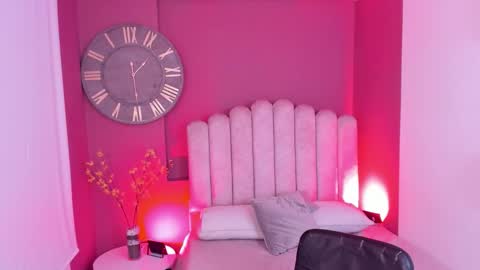 Val  online show from February 7, 8:34 pm