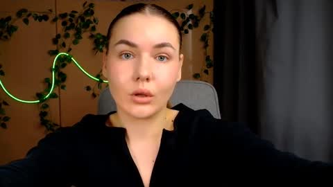 mia_lemm online show from April 23, 7:16 am