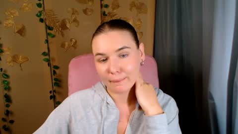 mia_lemm online show from July 28, 11:17 am