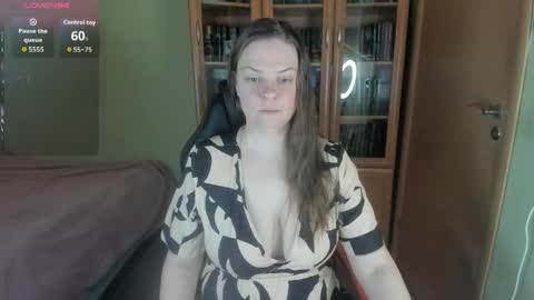 mia_lores online show from May 5, 9:15 am