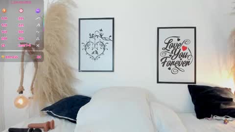 Mia online show from October 30, 4:29 pm