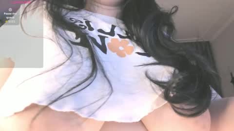 Mia 3 online show from May 30, 5:33 pm