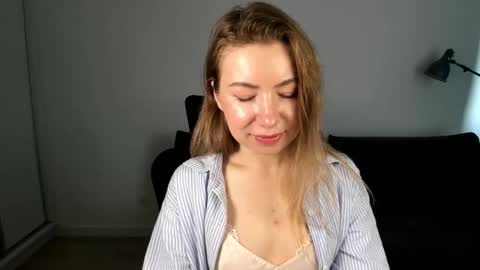 Mia online show from March 19, 7:36 am