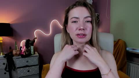 Mia online show from October 16, 7:08 am