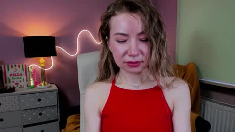 Mia online show from November 5, 7:43 am