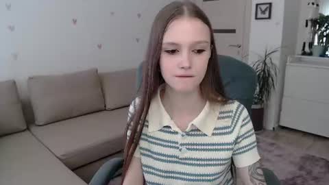 Mia online show from July 25, 9:18 am