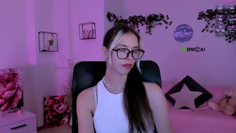 mia_mooon_ online show from July 22, 10:50 am